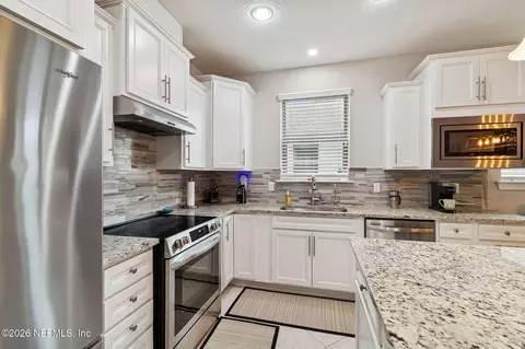 Kitchen - 28 Rock Spring Loop, Saint Augustine, FL 32095 photo 3 of 12