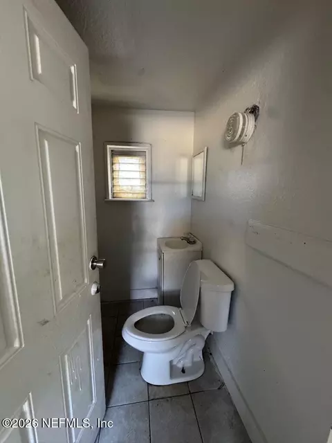 Bath - 1767 Broadway Ave, Jacksonville, FL 32209 photo 2 of 2