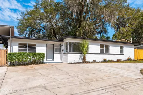 8845 Atter Ln, Jacksonville, FL 32216