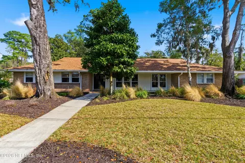 8631 San Servera Dr E, Jacksonville, FL 32217