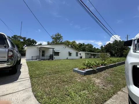 Exterior - 3842 Ruby Dr W, Jacksonville, FL 32246 photo 7 of 9