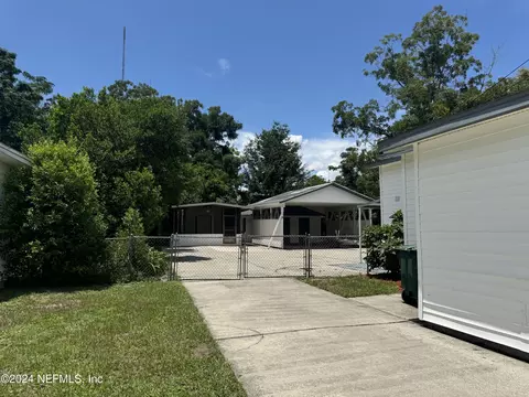 Exterior - 3842 Ruby Dr W, Jacksonville, FL 32246 photo 6 of 9