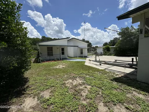 Exterior - 3842 Ruby Dr W, Jacksonville, FL 32246 photo 5 of 9