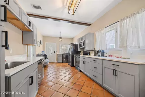 Kitchen - 6 E San Carlos Ave, Saint Augustine, FL 32084 photo 2 of 3