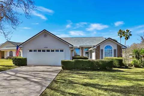 1526 Mountain Lake Dr E, Jacksonville, FL 32221