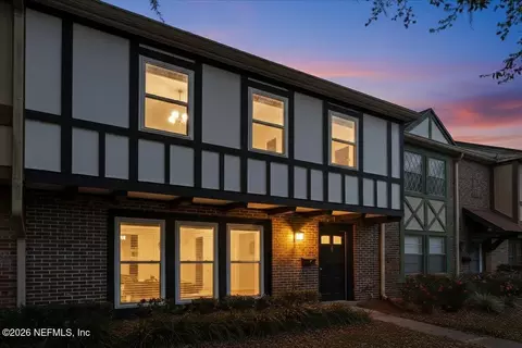 8140 Sutton Pl E, Jacksonville, FL 32217