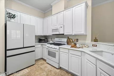 Kitchen - 176 Oak Common Ave, Saint Augustine, FL 32095 photo 4 of 4