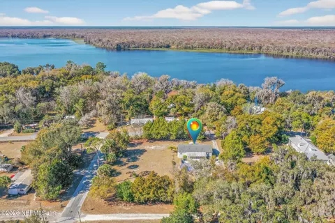 808 Front St, Welaka, FL 32193