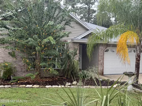 958 Long Lake Dr, Jacksonville, FL 32225