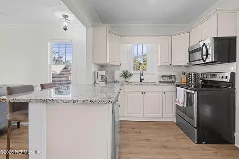Kitchen - 16 Myrtle Ave, Saint Augustine, FL 32084 photo 3 of 5