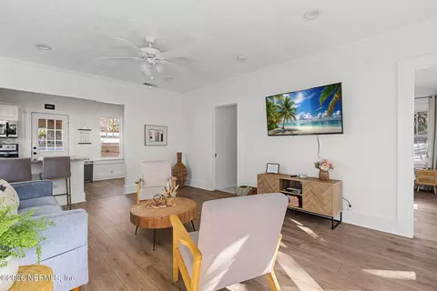 Living - 16 Myrtle Ave, Saint Augustine, FL 32084 photo 2 of 3