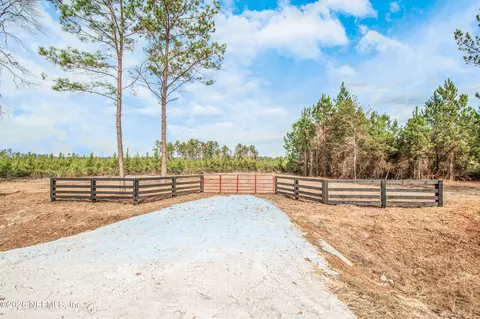 13607 C R 124, Sanderson, FL 32087