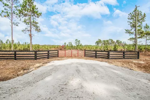 13755 C R 124, Sanderson, FL 32087