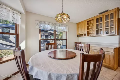 Dining - 97146 Pirates Point Rd, Yulee, FL 32097 photo 5 of 6