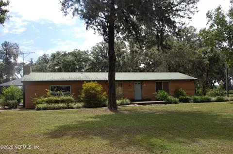 18811 SE 243rd St, Hawthorne, FL 32640
