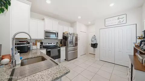 Entry Way - 213 Pasadena Dr, Saint Augustine, FL 32095 photo 4 of 4