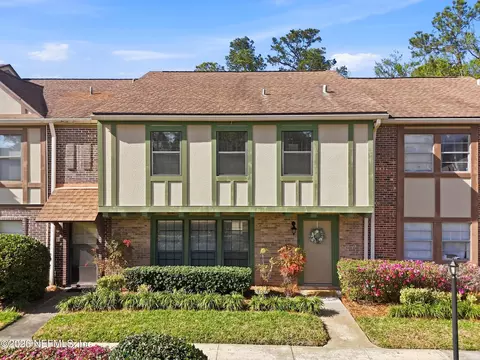 8153 Sutton Pl N, Jacksonville, FL 32217