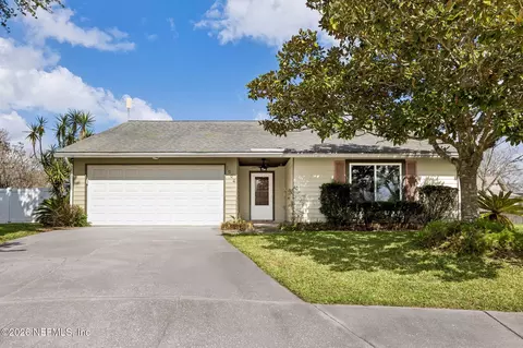 1994 Apopka Dr, Middleburg, FL 32068