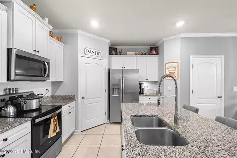 Kitchen - 98 Oarsman Crossing Dr, Saint Augustine, FL 32095 photo 4 of 6