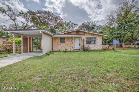 6886 Tom Thumb Dr, Jacksonville, FL 32210