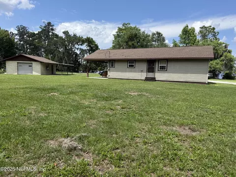 Exterior - 986 State Road 20, Interlachen, FL 32148 photo 2 of 8