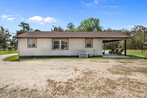 Exterior - 986 State Road 20, Interlachen, FL 32148 photo 5 of 8