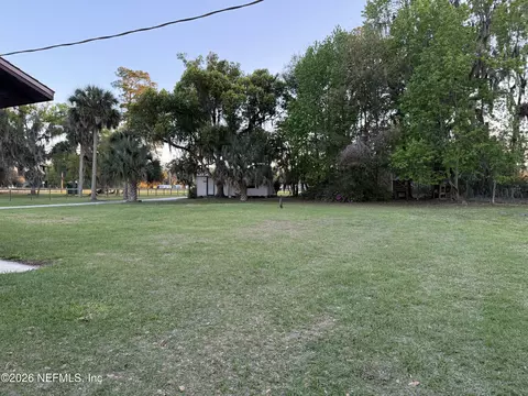 Exterior - 986 State Road 20, Interlachen, FL 32148 photo 6 of 8