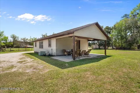 Exterior - 986 State Road 20, Interlachen, FL 32148 photo 4 of 8