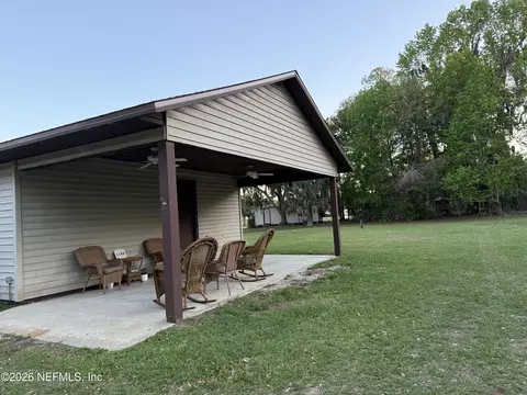 Exterior - 986 State Road 20, Interlachen, FL 32148 photo 3 of 8