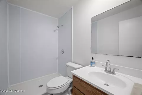 Bath - 986 State Road 20, Interlachen, FL 32148 photo 1 of 3