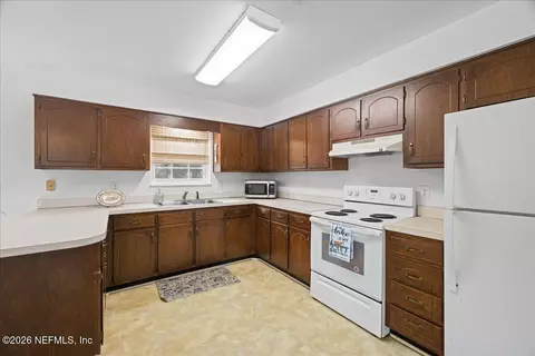 Kitchen - 986 State Road 20, Interlachen, FL 32148 photo 1 of 2
