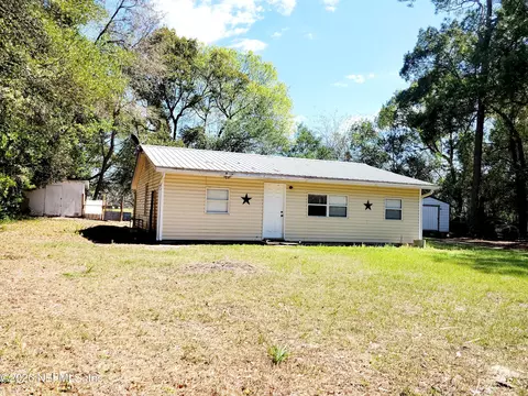 Exterior - 10507 Prospect Ave, Hampton, FL 32044 photo 2 of 4