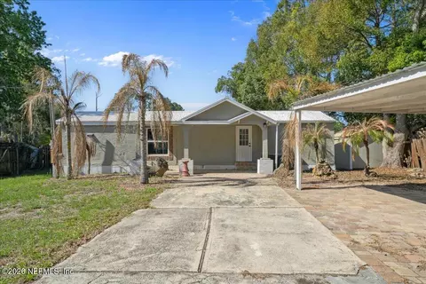 105 Lake Shore Ct, Crescent City, FL 32112