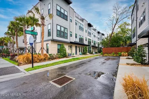 1616 Piazza Pl, Jacksonville, FL 32207