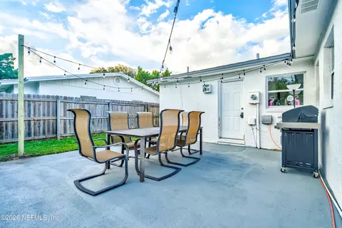 Exterior - 217 Carver St W, Saint Augustine, FL 32080 photo 2 of 3