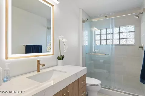 Bath - 844 Eagle Point Dr, Saint Augustine, FL 32092 photo 5 of 9