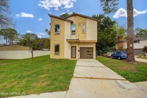 6620 Gillislee Dr W, Jacksonville, FL 32209