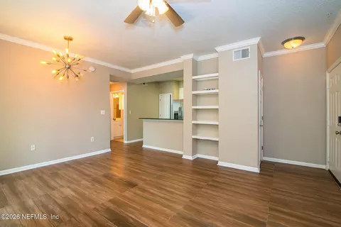 8539 Gate Pkwy #424, Jacksonville, FL 32216