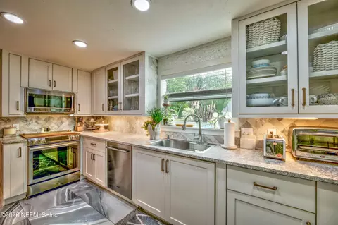 Kitchen - 13380 Eynon Dr, Jacksonville, FL 32258 photo 3 of 5