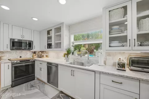 Kitchen - 13380 Eynon Dr, Jacksonville, FL 32258 photo 7 of 8