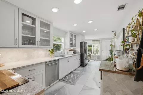 Kitchen - 13380 Eynon Dr, Jacksonville, FL 32258 photo 6 of 8