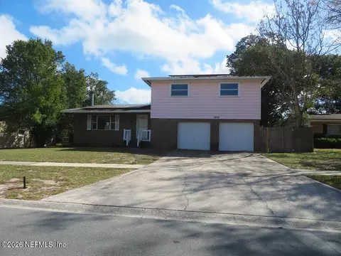 5932 Jaguar Dr W, Jacksonville, FL 32244