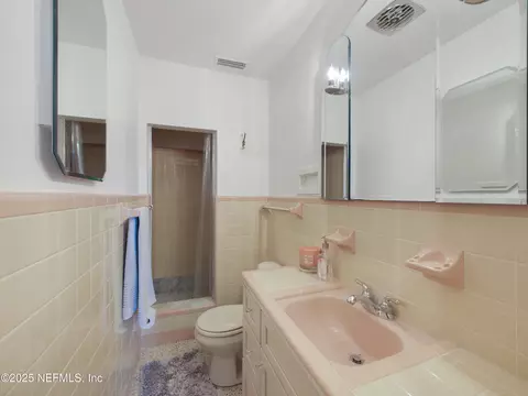 Bath - 205 Coquina Ave, Saint Augustine, FL 32080 photo 3 of 5