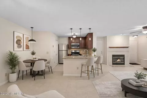 13715 Richmond Park Dr N #304, Jacksonville, FL 32224