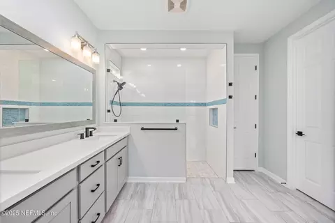 Bath - 812 Windley Dr, Saint Augustine, FL 32092 photo 2 of 5
