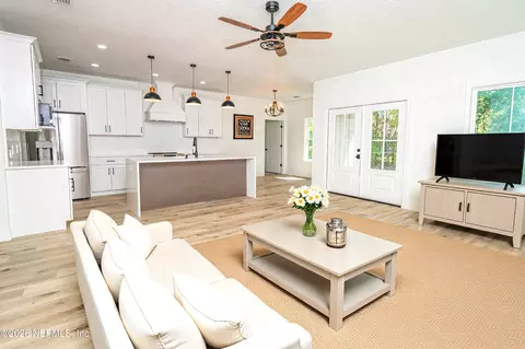 Living - 4298 Wolfe Dr, Macclenny, FL 32063 photo 2 of 5