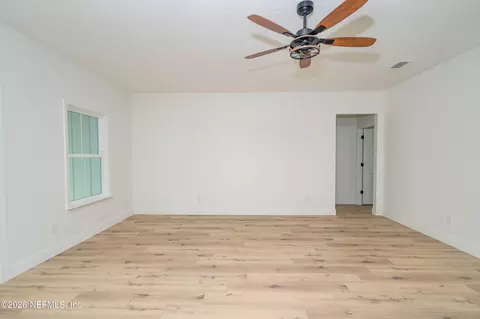 Living - 4298 Wolfe Dr, Macclenny, FL 32063 photo 3 of 5