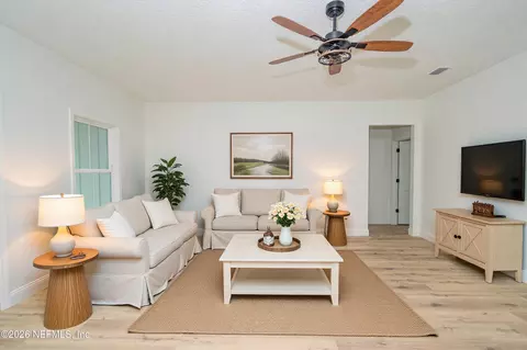 Living - 4298 Wolfe Dr, Macclenny, FL 32063 photo 4 of 5