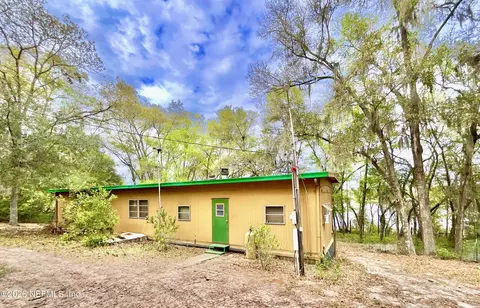 226 W Lake Dr, Hawthorne, FL 32640