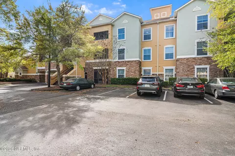 8539 Gate Pkwy #433, Jacksonville, FL 32216